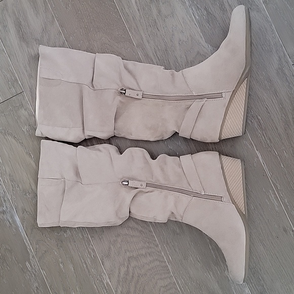 Boots - Picture 4 of 6